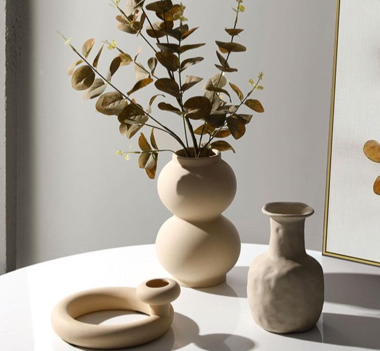 MIXED MODERN CERAMIC VASES