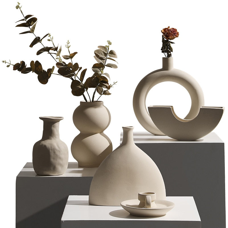 MIXED MODERN CERAMIC VASES